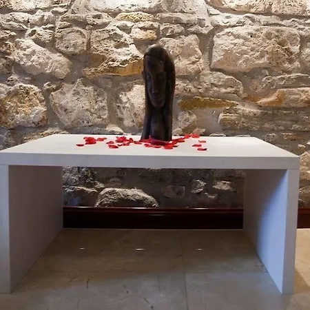 Pensión Dalmatian 3*